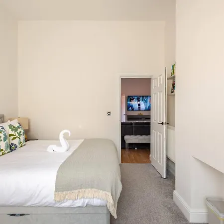 Stylish Flat In Central Location With Free Parking Swindon Exterior photo
